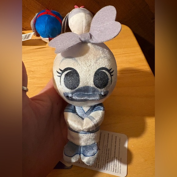 Disney Tsum Tsum Plush Lot NWT Funko Exclusive Metallic Daisy - Picture 4 of 11